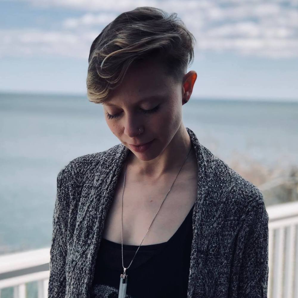 Meet your Posher, Elise